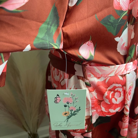 NWT - Red Rose Kimono - Picture 8 of 13